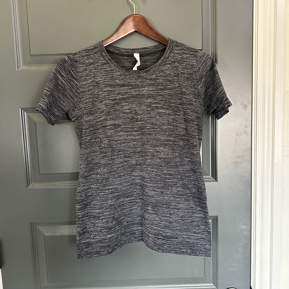 Lululemon swiftly tech short-sleeve shirt hip length size 6